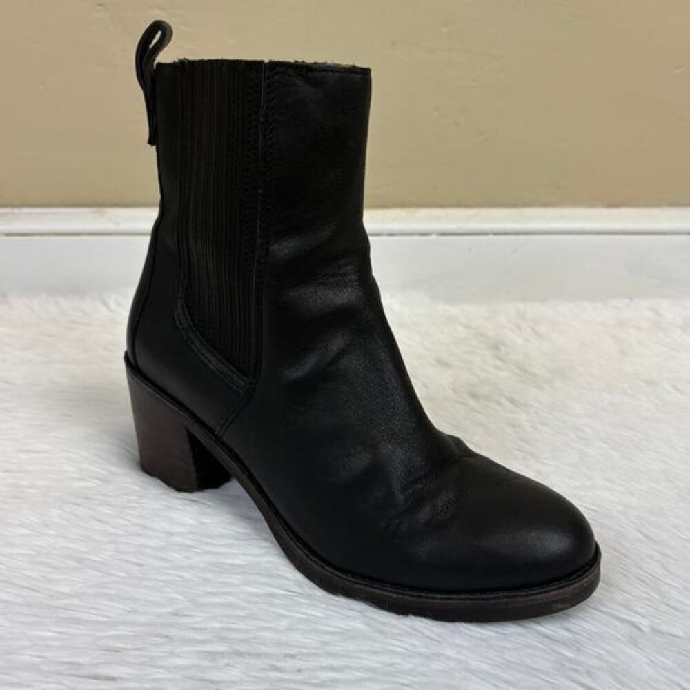 UGG Australia Women's Black Leather Camden Chelsea Boots Size 8.5